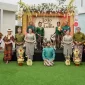 Pernikahan anjing viral bernama Jojo dan Luna telah usai. Keduanya sah menjadi suami istri setelah mengadakan resepsi bertema nusantara Indonesia. (Foto: dokumentasi @6j.family)