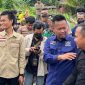 Ketua Komisi I DPRD Kaltim, Baharuddin Demmu sat menyaksikan pembukaan akses jalan RIng Road II