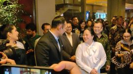 Ketua DPR Puan Maharani datang ke acara peluncuran buku tetralogi transformasi Ketua Umum Demokrat Agus Harimurti Yudhoyono (AHY) di Djakarta Theater XXI, Menteng, Jakarta Pusat, Kamis (10/8). (Dok. Viva.co.id)