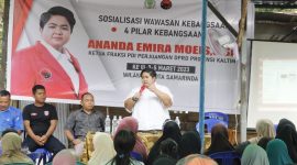 Ketua Fraksi PDIP DPRD Kaltim Ananda Emira Moeis saat menggelar Sosbang di Sambutan. [Ist]