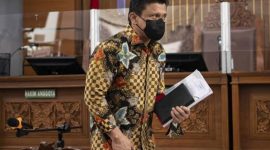 Ferdy Sambo Membawa Buku Hitam (www.sabangmeraukenews.com)