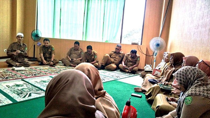 pegawai ASN Kukar mengaji saat Ramadan (Kontributor KMM)