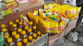 Ilustrasi minyak goreng kemasan yang dijual di toko kelontong. (Kontributor KMM)