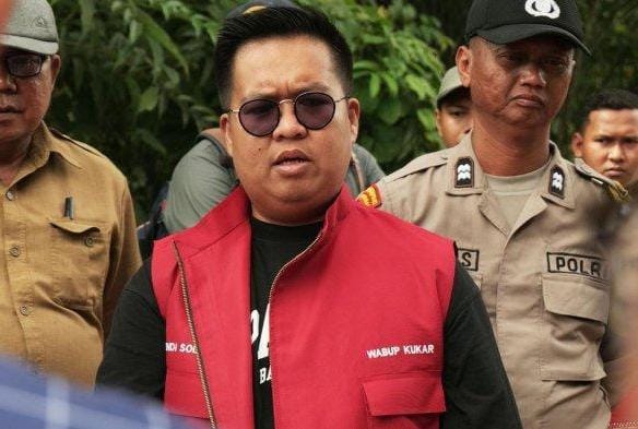 Potret Rendi Solihin saat memberi sambutan di gelaran bukber akbar. (Kontributor KMM)