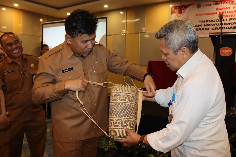 Sekda Kutai Kartanegara Buka Rakor PKH, Tekankan Pentingnya Peningkatan Kesejahteraan Keluarga (ist)