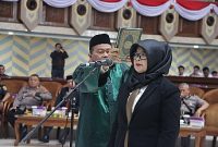 A Komariah DPRD Kaltim saat dilantik menjadi anggota dewan. [Ist]