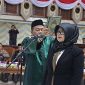 A Komariah DPRD Kaltim saat dilantik menjadi anggota dewan. [Ist]