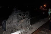 Keadaan mobil setelah tabrakan dengan KA Rapih Dhoho di perlintasan sebidang di km 85 antara stasiun Jombang - Sembung. (Dok. Tribun Jatim)