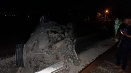 Keadaan mobil setelah tabrakan dengan KA Rapih Dhoho di perlintasan sebidang di km 85 antara stasiun Jombang - Sembung. (Dok. Tribun Jatim)