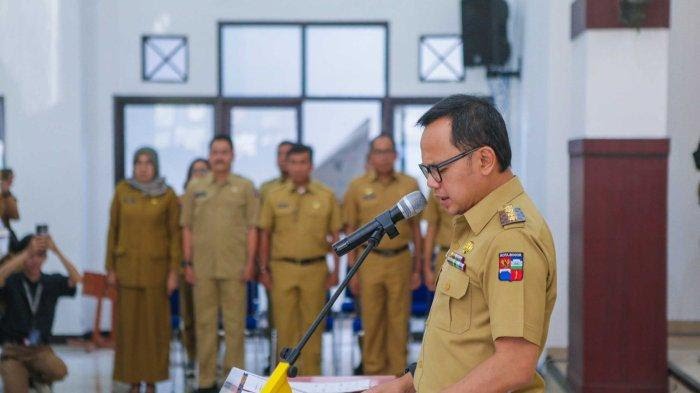 Wali Kota Bogor, Bima Arya lakukan pencopotan kepada 8 Kepala Sekolah terkait masalah PPDB di Kota Bogor. (Dok. Tribun Bogor)