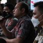 Direktur Tindak Pidana Tertentu (Tipiter) Bareskrim Polri Brigjen Pol Pipit Rismanto (kedua kanan) menyampaikan keterangan pers (tempo.co)