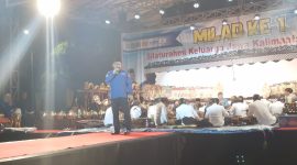 Ketua Umum DPP SiJAKA Saefuddin Zuhri, saat sambutan pada malam puncak HUT ke-1 di Gor Kadrie Oening, Samarinda. [KanalAnalisis.com]