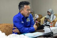 Ketua Komisi I DPRD Kaltim Baharuddin Demmu meminta masyarakat pemilik lahan agar tidak menutup jalan, karena memberikan dampak cukup besar bagi warga lainnya.