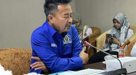 Ketua Komisi I DPRD Kaltim Baharuddin Demmu meminta masyarakat pemilik lahan agar tidak menutup jalan, karena memberikan dampak cukup besar bagi warga lainnya.