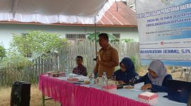 Ketua Komisi I DPRD Kaltim Baharuddin Demmu menggelar sosialisasi di Desa Bukit Pariaman. [Ist]