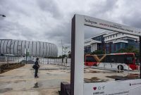 Area parkir dan halte Bus Metrotrans TransJakarta di Jakarta International Stadium (JIS), Jakarta. (Dok. Voi)