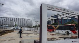Area parkir dan halte Bus Metrotrans TransJakarta di Jakarta International Stadium (JIS), Jakarta. (Dok. Voi)
