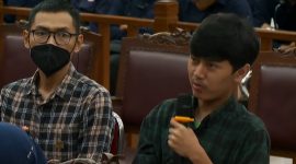 Sopir ambulans mengaku kaget karena melihat jenazah dan banyak orang (detik.com)