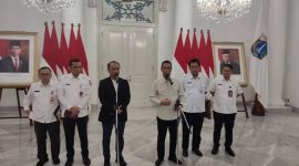 Zudan Arif Fakrullah (tiga dari kiri) selaku Direktur Jenderal Kependudukan dan Pencatatan Sipil dan Heru Budi Hartono (empat dari kiri) selaku Penjabat Gubernur DKI Jakarta ketika bertemu di Balai Kota DKI Jakarta, Gambir, Jakarta Pusat, Rabu (22/2). (Dok. Kompas.com)