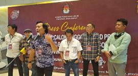 Komedian Komeng ketika di kantor KPU Jabar. (Dok. Detikcom)