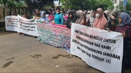 Ratusan warga yang terkena dampak pembangunan tol Cisumdawu minta ganti rugi lahan di Kantor Pusat Pemerintah Sumedang (Foto: dok Humas Polres Sumedang)