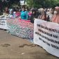 Ratusan warga yang terkena dampak pembangunan tol Cisumdawu minta ganti rugi lahan di Kantor Pusat Pemerintah Sumedang (Foto: dok Humas Polres Sumedang)