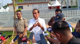 Presiden Joko Widodo menjawab pertanyaan wartawan terkait penanganan akibat cuaca ekstrem di Papua Tengah setelag peresmian sodetan Ciliwung, di Jakarta, Senin (31/7/2023). (Dok. iNews)