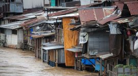 Aliran Sungai Cirarab dan Situ Gelam Meluap Kabupaten Tangerang Dilanda Banjir (merdeka.com)