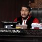 Anwar Usman selaku Ketua Majelis bacakan putusan Pasal Penyerangan Harkat Martabat Presiden. (Dok. Sindo News)
