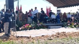 Presiden Joko Widodo ketika melakukan kunjungan di Desa Gabusan, Kecamatan Jati, Kabupaten Blora, Jumat (10/3/2023). (Dok. iNews TV)